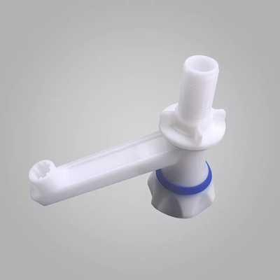 Foro di plastica all'aperto del becco di acqua del PVC del rubinetto di acqua singolo