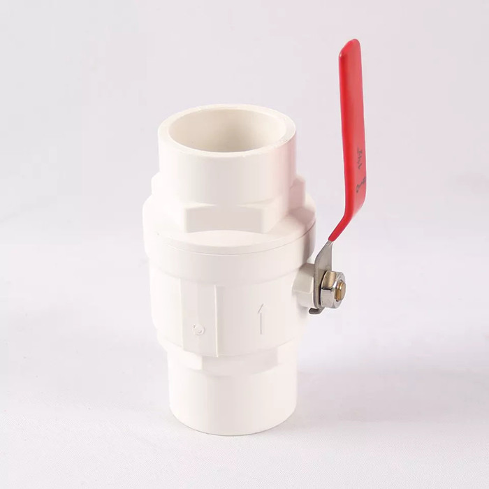 Valvola a sfera di plastica di irrigazione in due pezzi del PVC con la maniglia di acciaio inossidabile