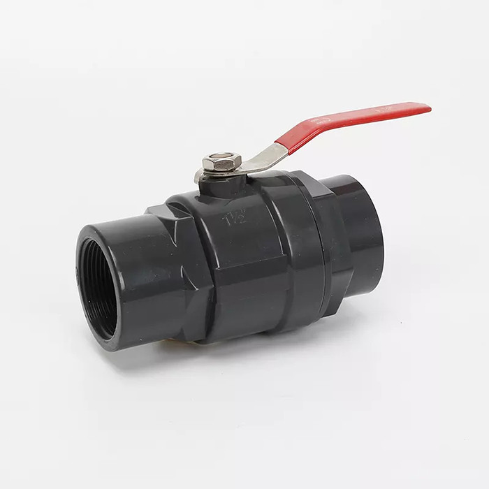 Gli ss rossi trattano la valvola a sfera di plastica 150PSI pieno della valvola a sfera 63mm del PVC